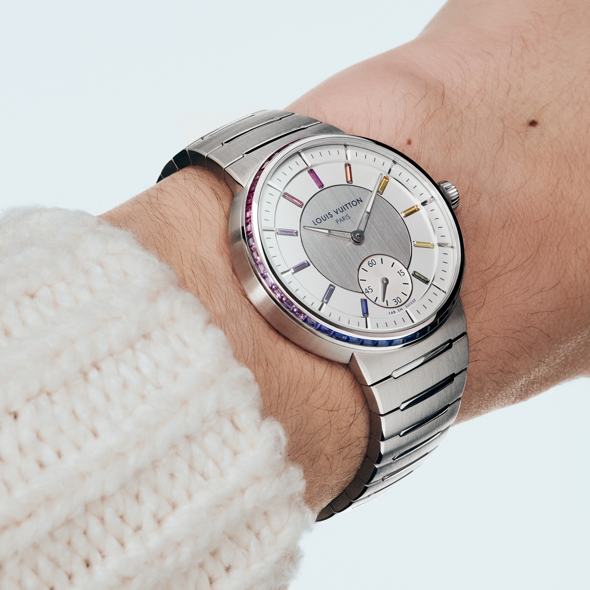 Reloj automático Tambour de 40 mm de platino, zafiros y rubíes  Relojería Todos los relojes } | LOUIS VUITTON (Zoom de producto)
