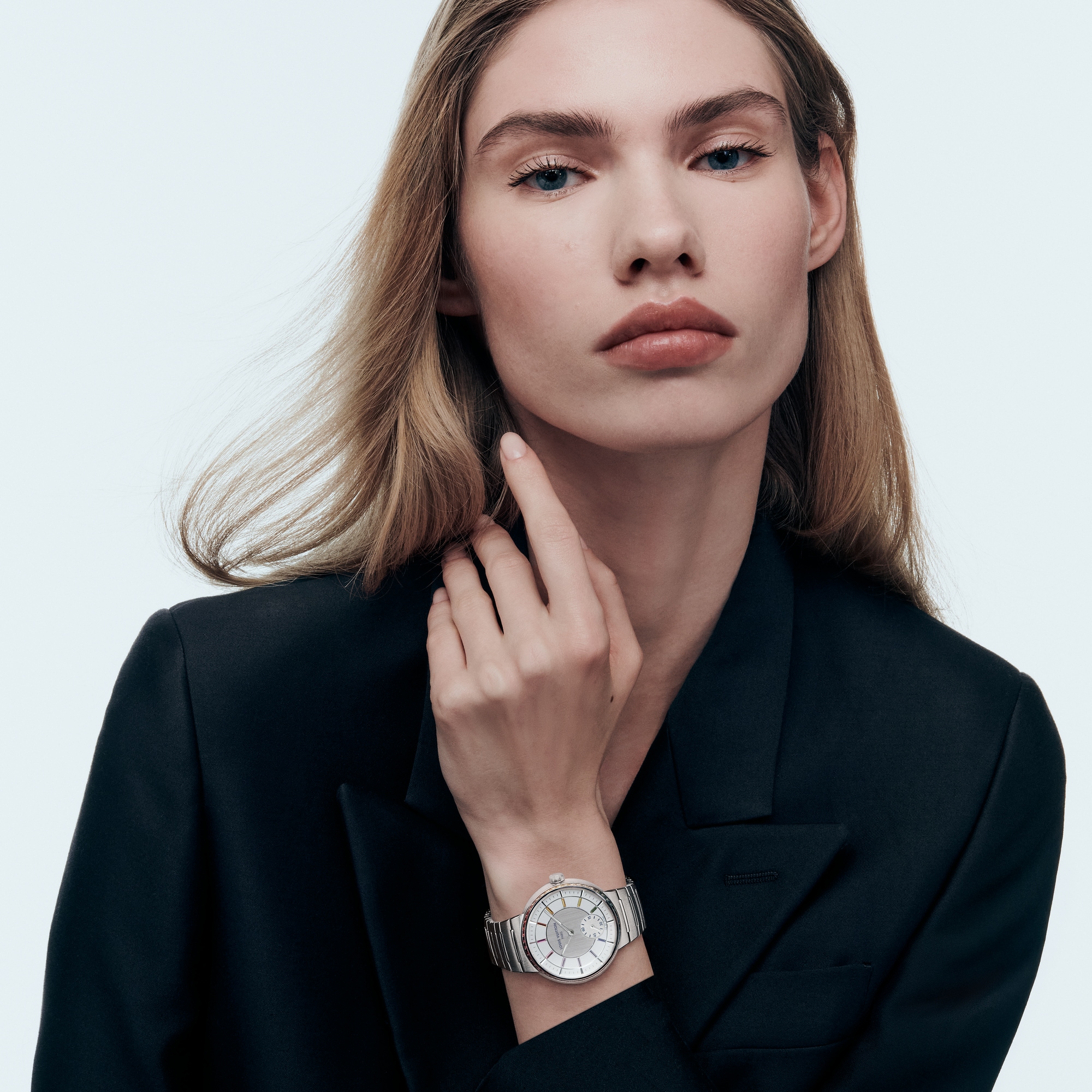 Reloj automático Tambour de 40 mm de platino, zafiros y rubíes  Relojería Todos los relojes } | LOUIS VUITTON (Zoom de producto)