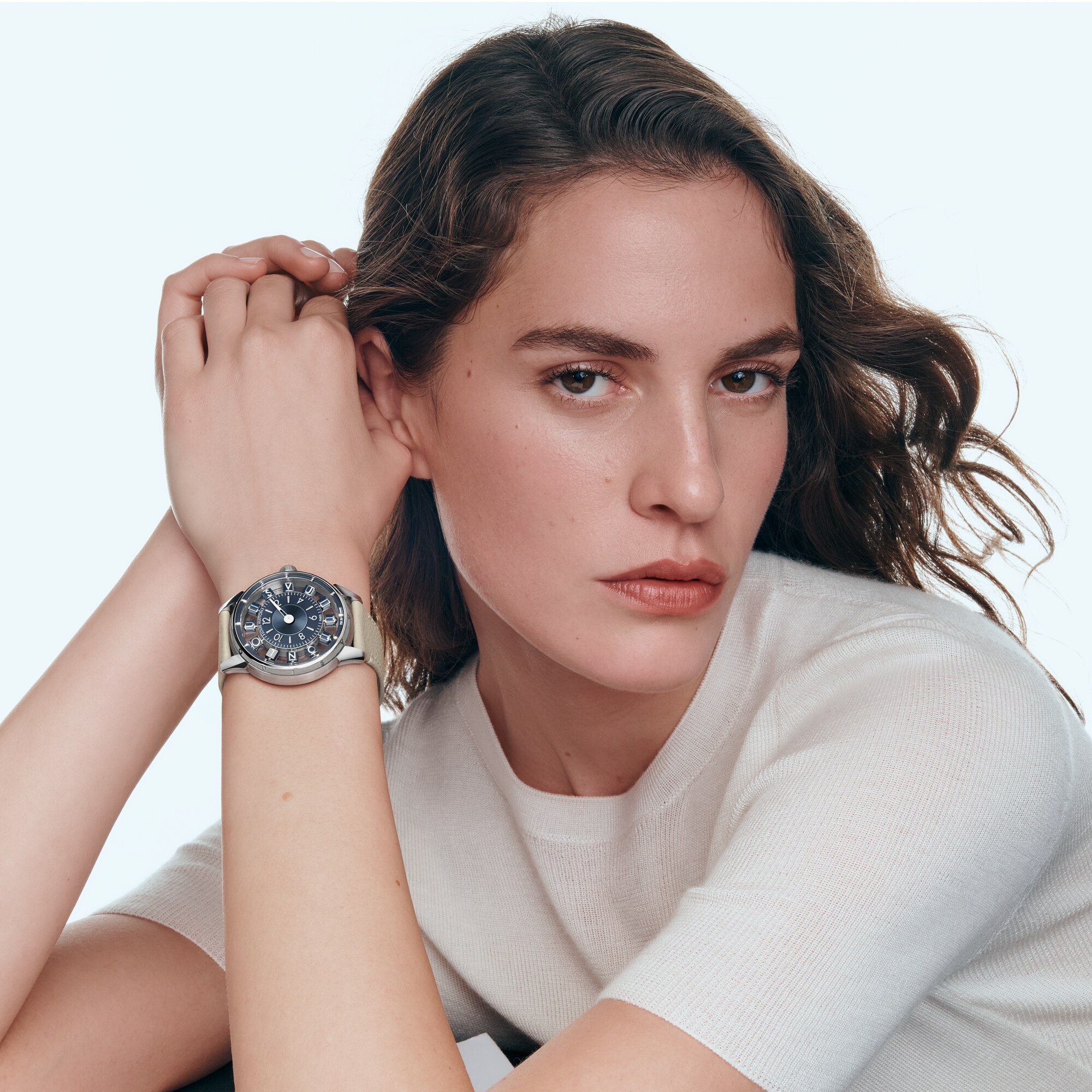 Reloj automático Tambour Taiko Spin Time Air de 42,5 mm en oro blanco  Relojería Todos los relojes } | LOUIS VUITTON (Zoom de producto)
