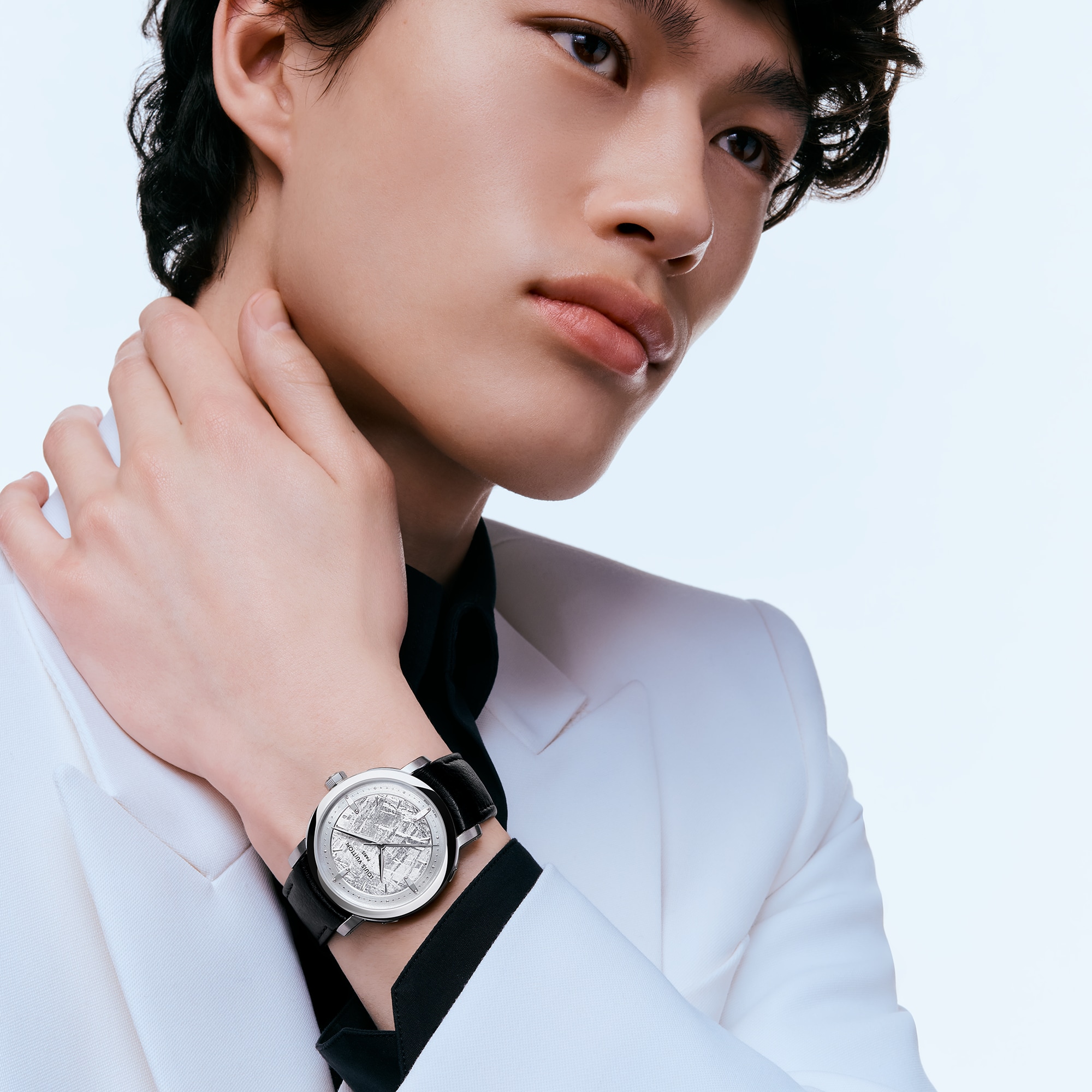 Reloj Louis Vuitton Escale, automático, 39 mm, platino  Relojería Todos los relojes } | LOUIS VUITTON (Zoom de producto)