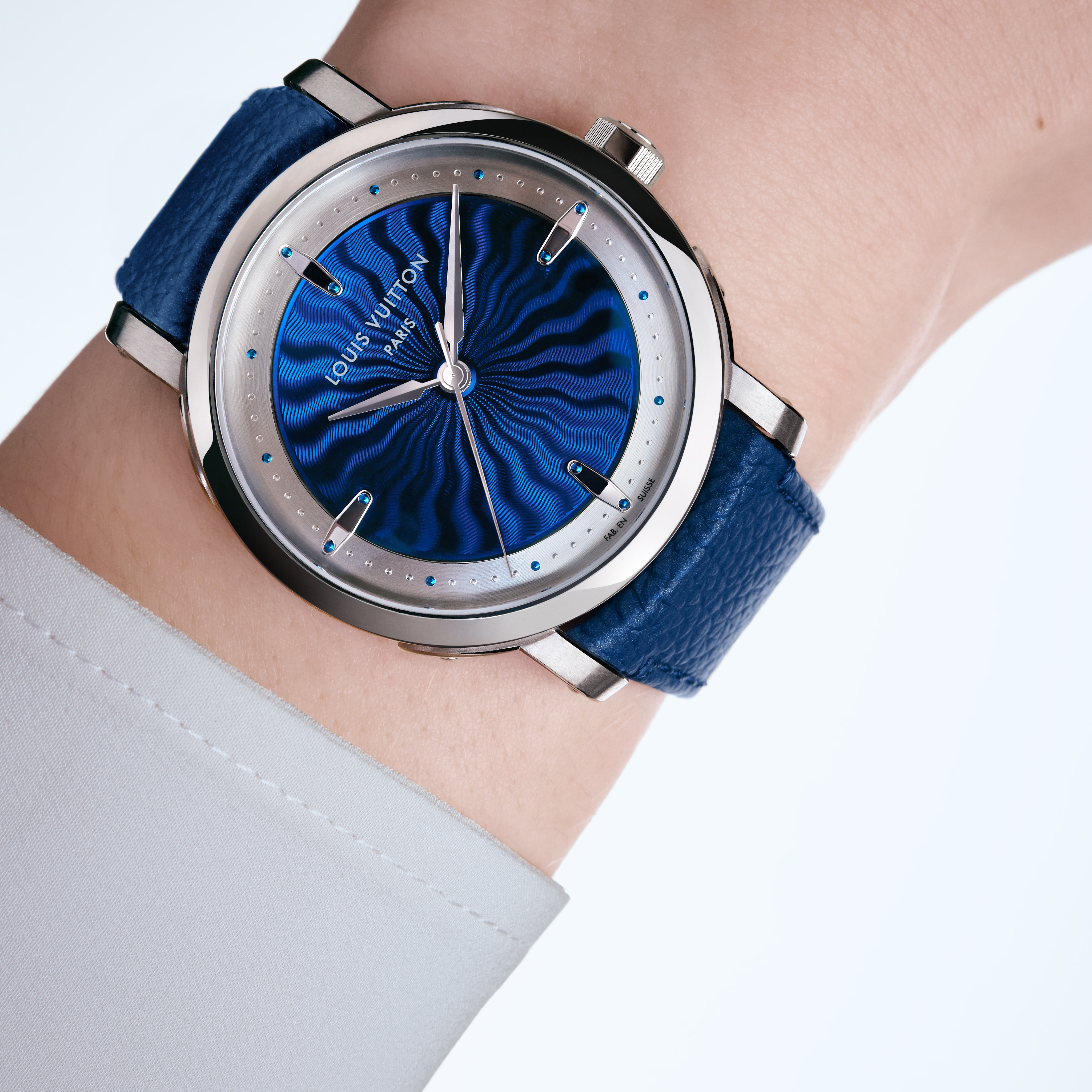 Reloj Louis Vuitton Escale, automático, 39 mm, platino  Relojería Todos los relojes } | LOUIS VUITTON (Zoom de producto)