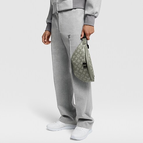 Riñonera Discovery Piel Monogram Shadow Bolsos y pequeña marroquinería Bolso de hombre Novedades | LOUIS VUITTON (Zoom de producto)