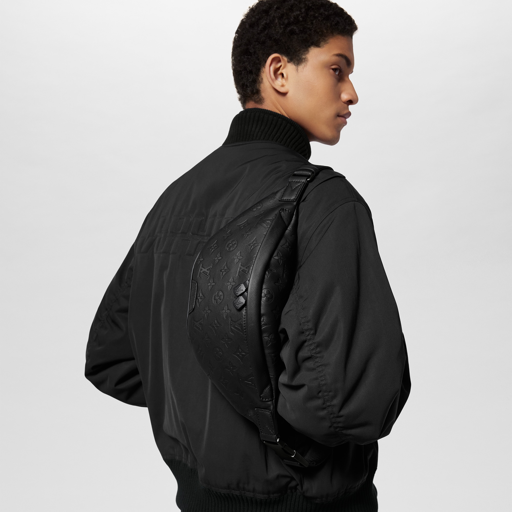 Riñonera Discovery PM Sombra Monogram Hombre Bolsos All Collections | LOUIS VUITTON (Zoom de producto)