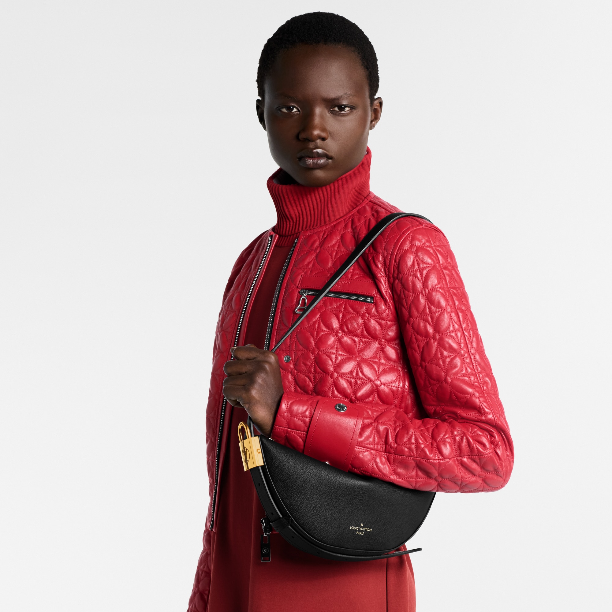 Riñonera Low Key Discreto Mujer Carteras y pequeña marroquinería Carteras con cadena y mini bolsos | LOUIS VUITTON (Zoom de producto)