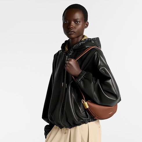 Riñonera Low Key Discreto Mujer Carteras y pequeña marroquinería Carteras con cadena y mini bolsos | LOUIS VUITTON (Zoom de producto)