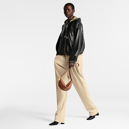 Riñonera Low Key Discreto Mujer Carteras y pequeña marroquinería Carteras con cadena y mini bolsos | LOUIS VUITTON (Zoom de producto)