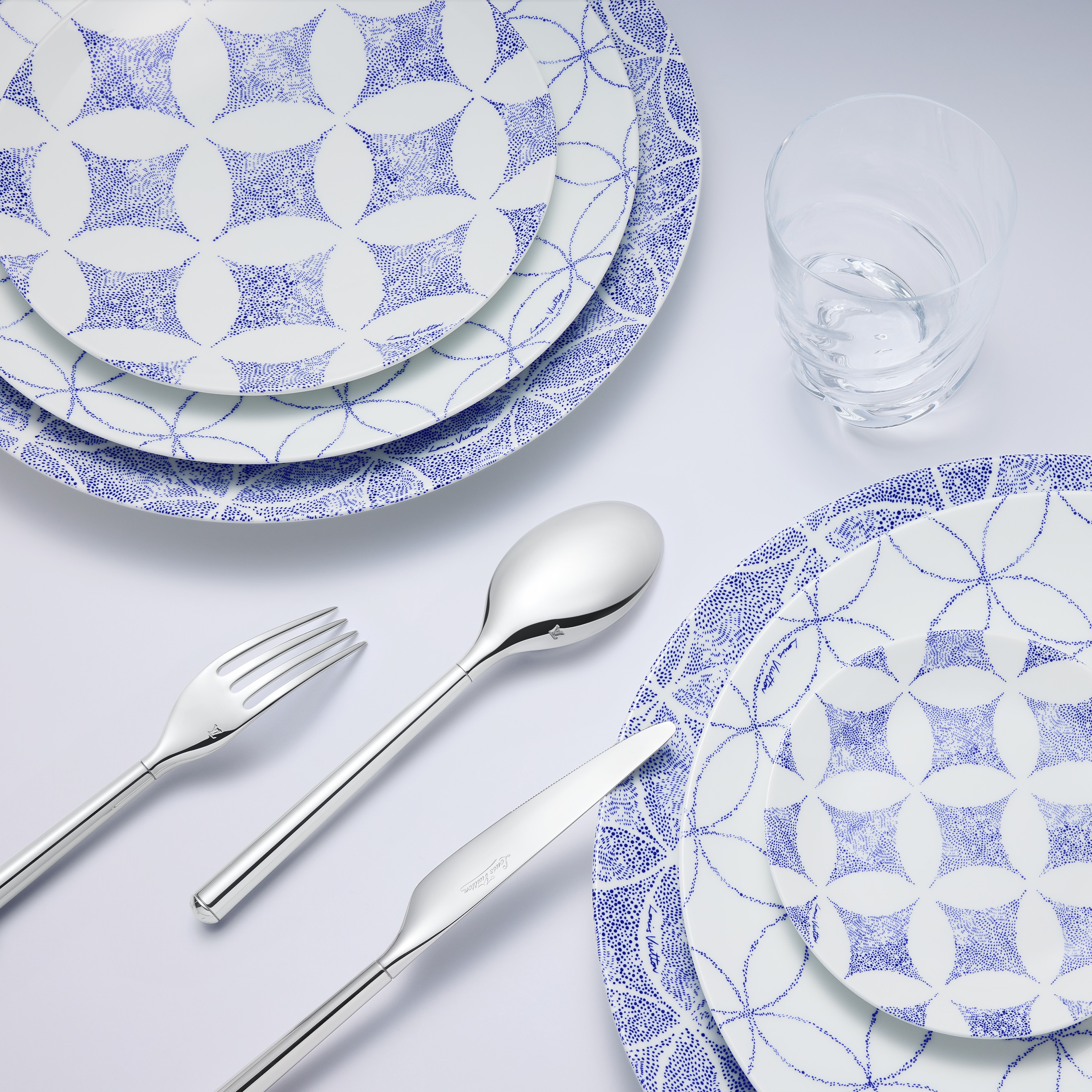 Set de 2 platos llanos Constellation  Les Extraordinaires Objets Nomades Decoración | LOUIS VUITTON (Zoom de producto)