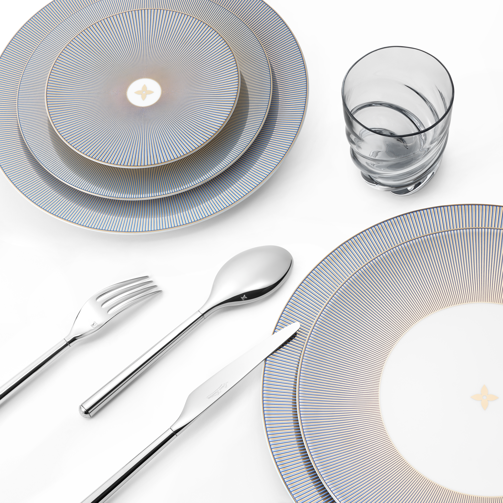 Set de 2 platos llanos Dichroic  Baúles, Viaje y Hogar Hogar y Decoración de mesa Decoración de mesa | LOUIS VUITTON (Zoom de producto)