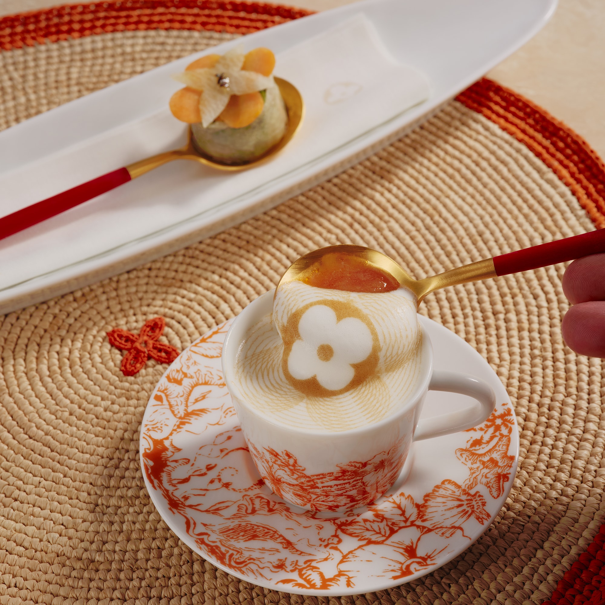 Set de dos tazas y platillos de café LV By The Pool  Baúles, Viaje y Hogar Hogar y Decoración de mesa Decoración de mesa | LOUIS VUITTON (Zoom de producto)