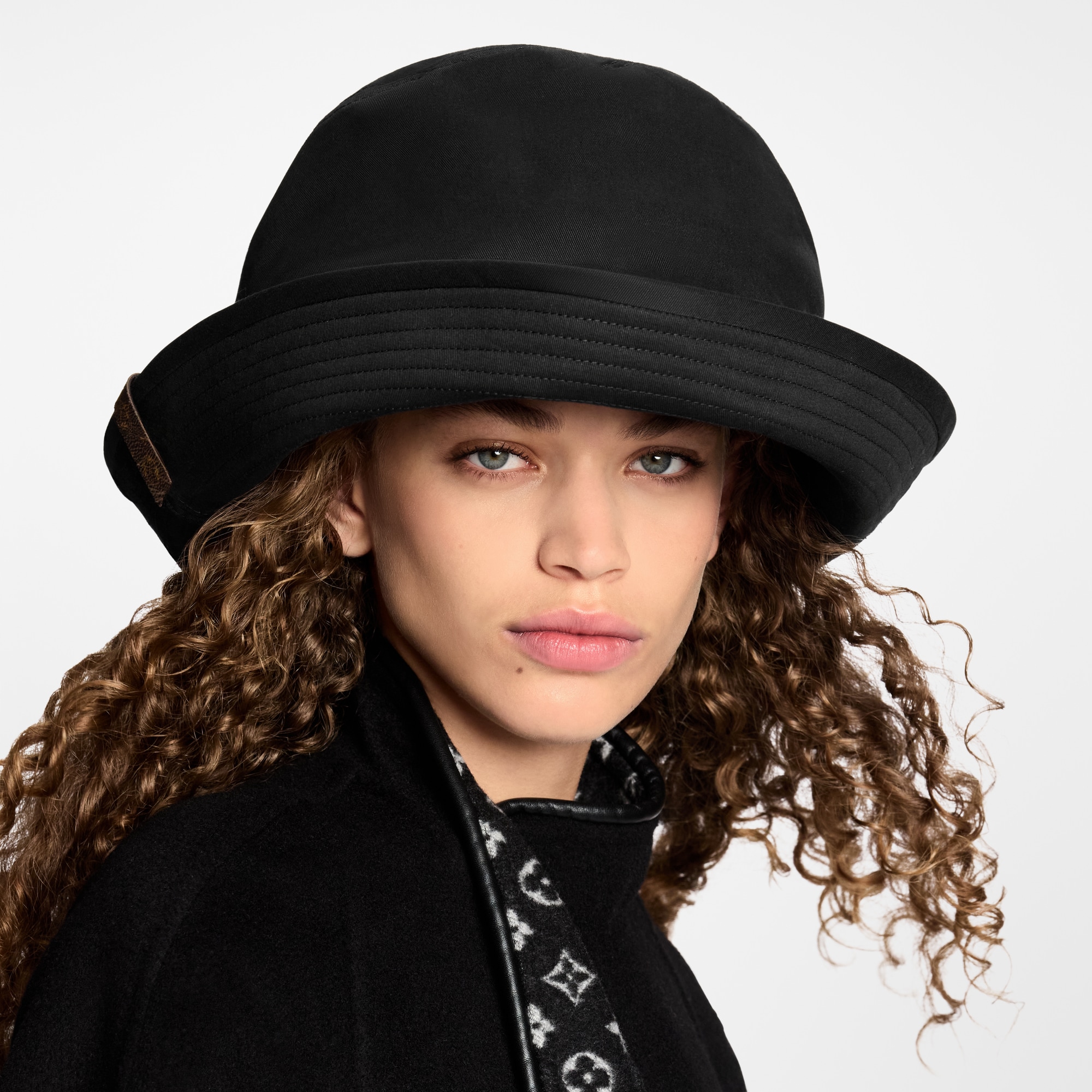 Sombrero bucket L’Oversized S00 Mujer Accesorios Sombreros y Gorras | LOUIS VUITTON (Zoom de producto)