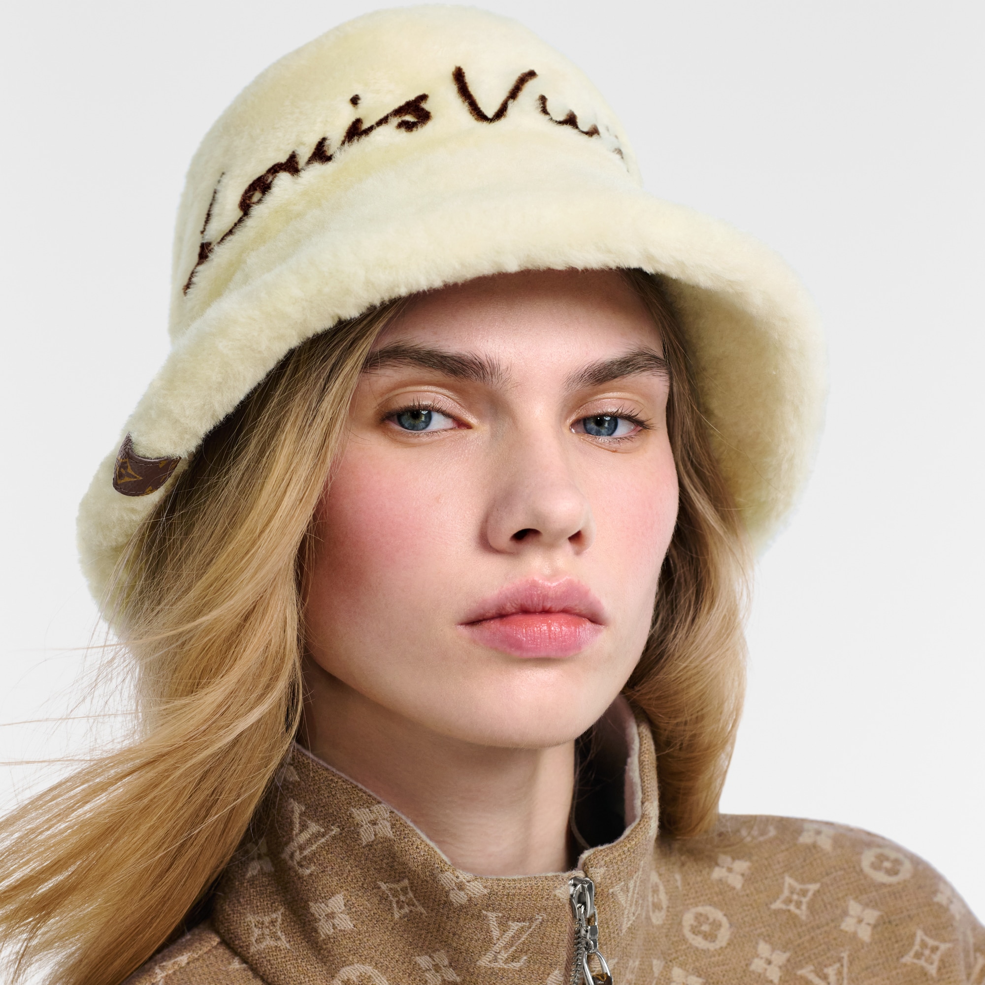 Sombrero bucket LV Script Cloud S00 Mujer Accesorios Sombreros y Gorras | LOUIS VUITTON (Zoom de producto)